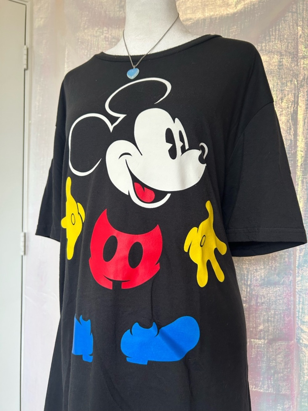 Disney Mickey Mouse Mickey & Co.Black T-Shirt. Size XL.